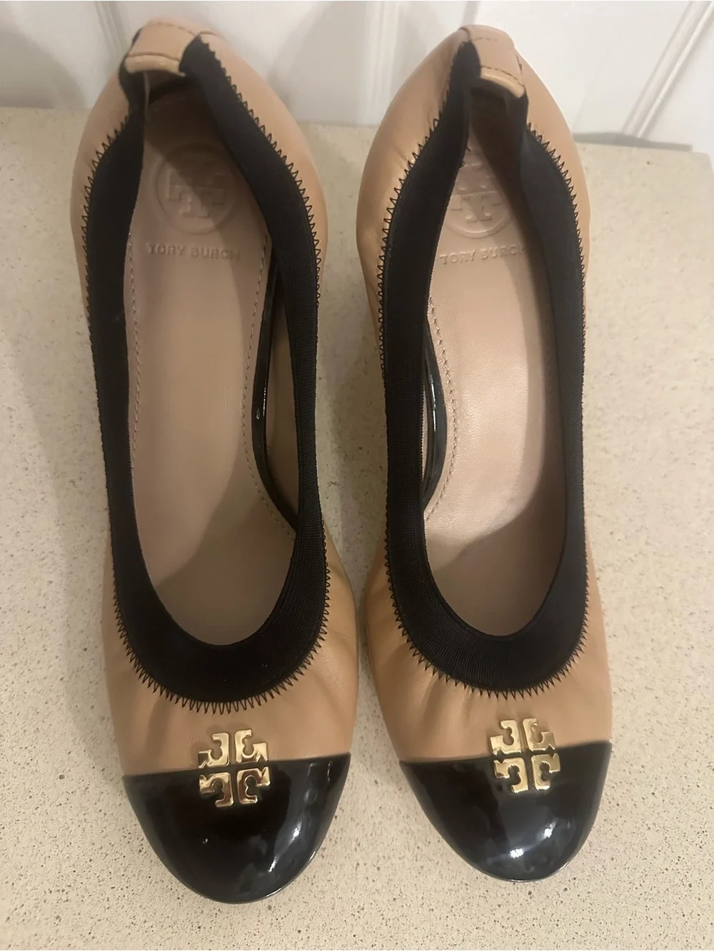 Tory Burch Tan & Black Cap-Toe Block Heel Pumps – Size 8.5